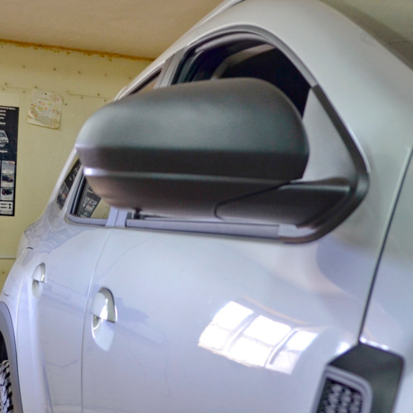 Накладки на зеркала без козырька "КАРТ" для Renault Duster 2 (с 2021 г.в.) тиснение, без комплектации купить недорого с доставкой в Люберцы